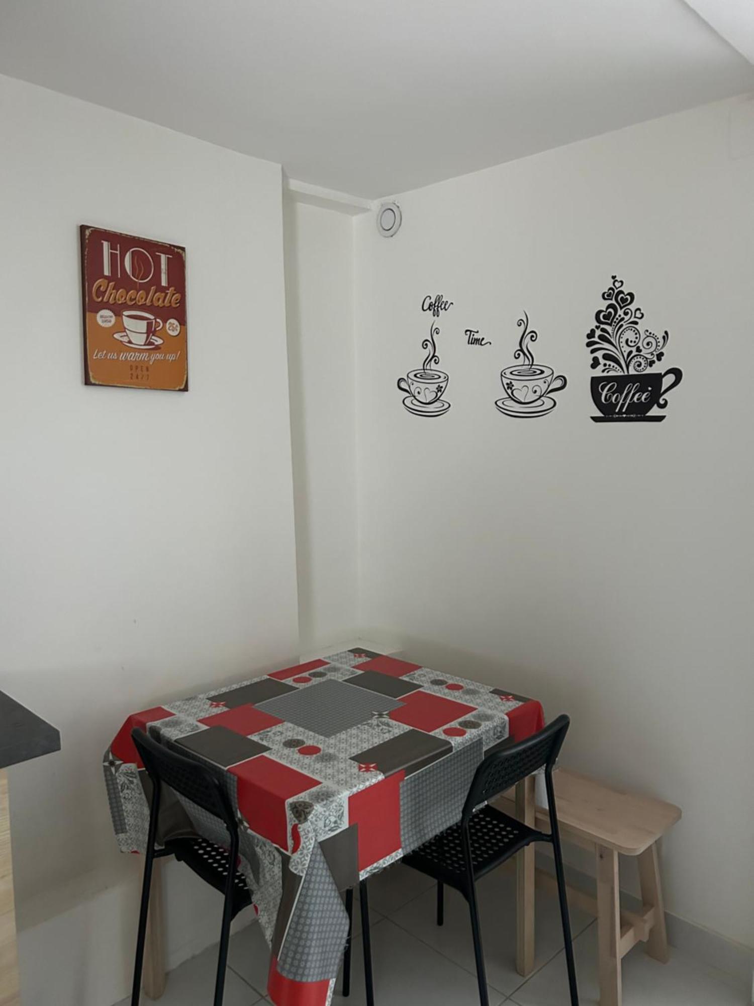 Appartement Avec Terrasse A Rosny-Sous-Bois Kültér fotó